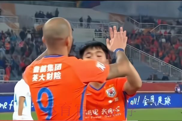 对话郝伟:无论在哪里都有橙色的陪伴,克雷桑停赛带来困难 对话郝伟:无论在哪里都有橙色的陪伴,克雷桑停赛带来困难